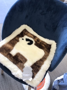 包邮 AUSKIN 澳世家 羊毛方形坐垫 45cm （羊与边界）羊毛垫 靠垫 坐垫 沙发垫